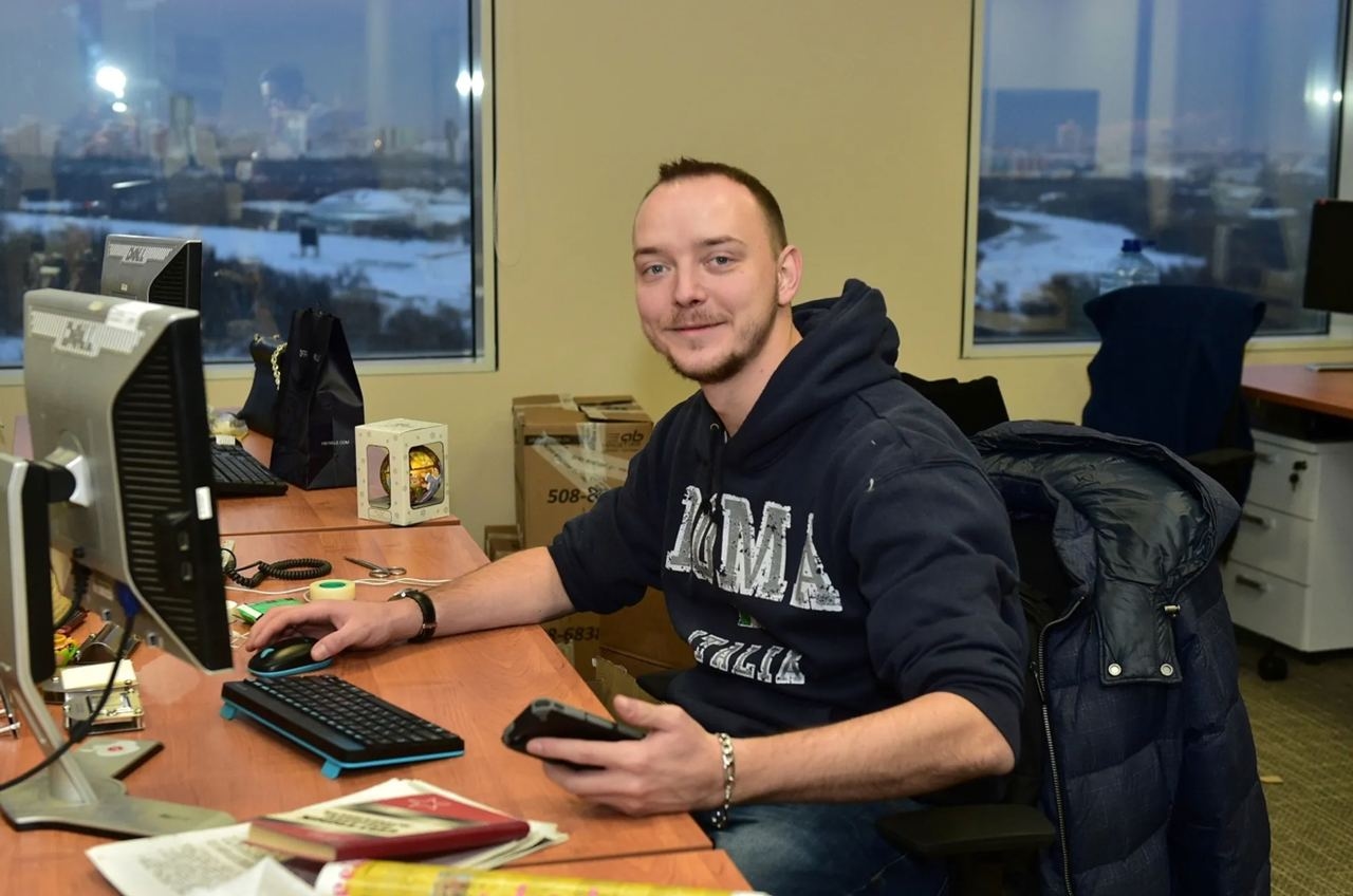 Ivan Safronov at his desk in Kommersant's editorial office. Moscow, January 10, 2016. Photo credit Petr Kassin / Kommersant / Reuters / Scanpix / LETA
