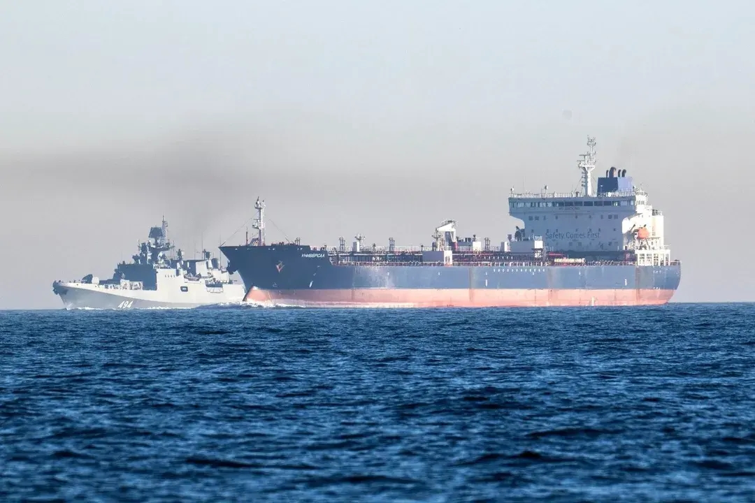 The Russian frigate Admiral Grigorovich and the “shadow fleet” tanker Universal. Photo: The Telegraph