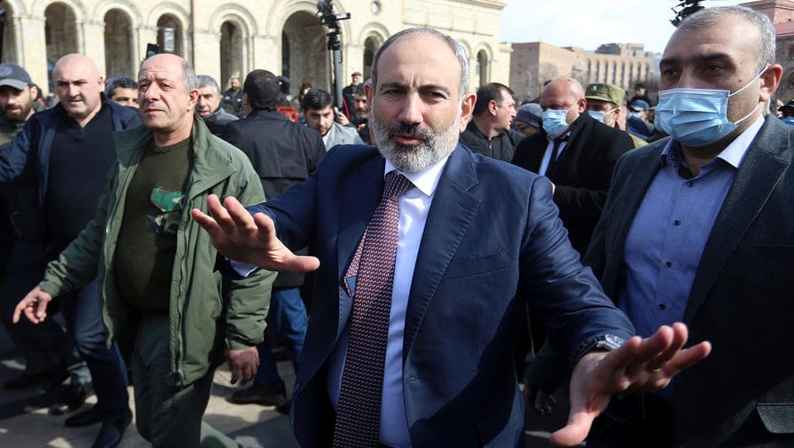 Бархат со стальным оттенком. Как Пашинян вслед за Путиным и Лукашенко пошел по пути узурпации
