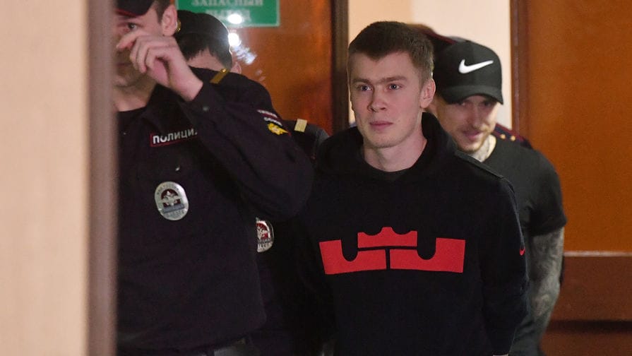 Брат Кокорина отделался штрафом за неповиновение полиции после очередной драки в кафе