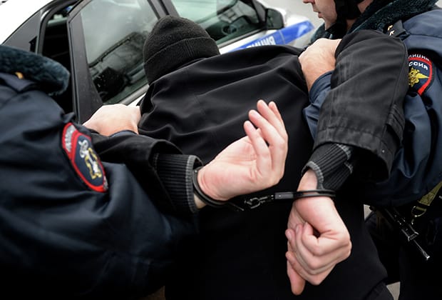 Житель Сочи рассказал, что полицейские пытали его в УВД электрошокером. Им нужен был доступ к биткойн-кошельку