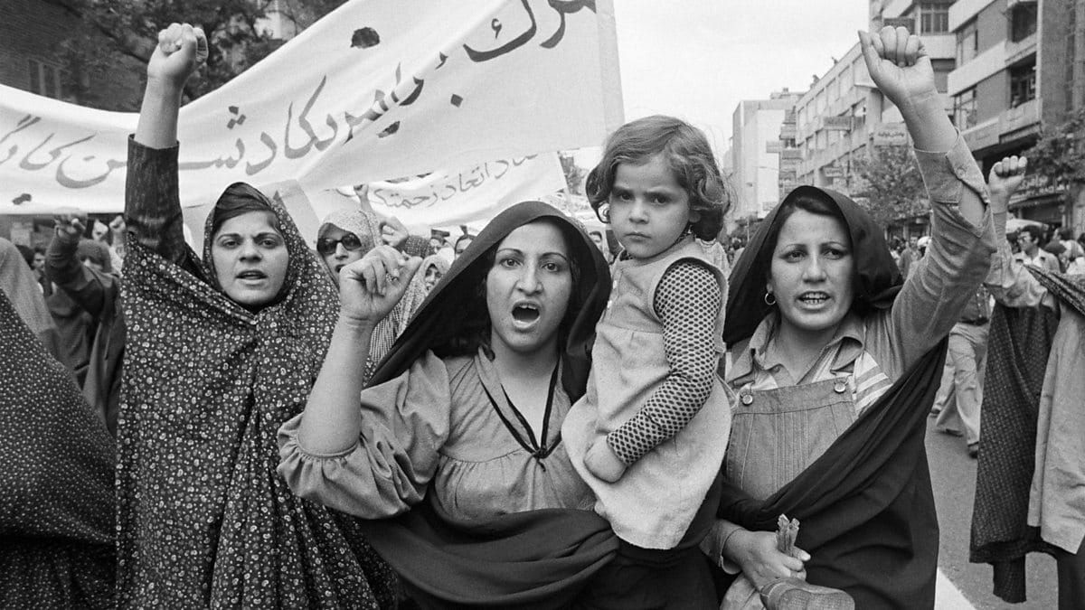 Непророчные женщины. Как протесты в Иране продолжают вековую историю борьбы против патриархальной диктатуры