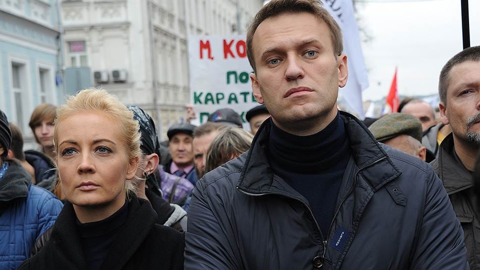 «Температура больше недели, ему не разрешают лежать, не лечат и специально ухудшают условия содержания» — Юлия Навальная о состоянии мужа