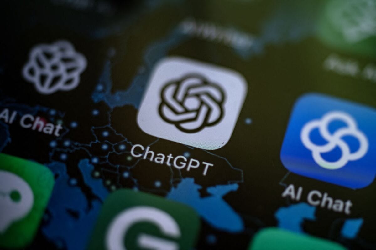 Apple заключила соглашение с OpenAI о внедрении технологий искусственного интеллекта в новую версию iOS — Bloomberg