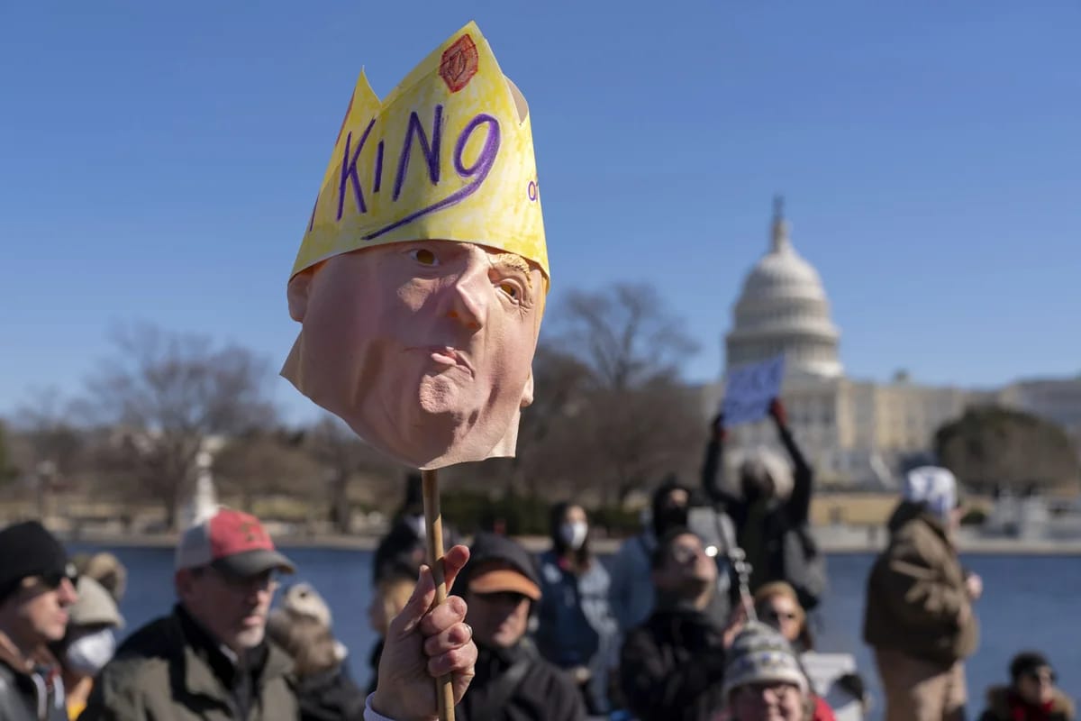 Король Трамп. Как подмена республиканской идеологии культом личности разрушает партию