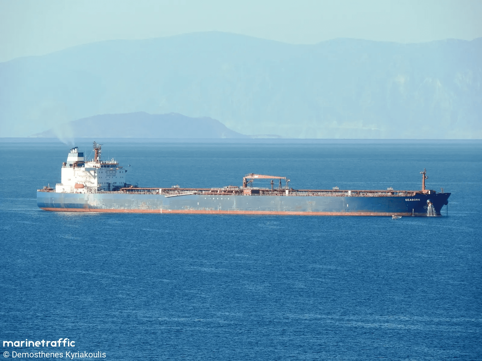 Oil tankers from Russia’s “shadow fleet” avoid English Channel amid security fears