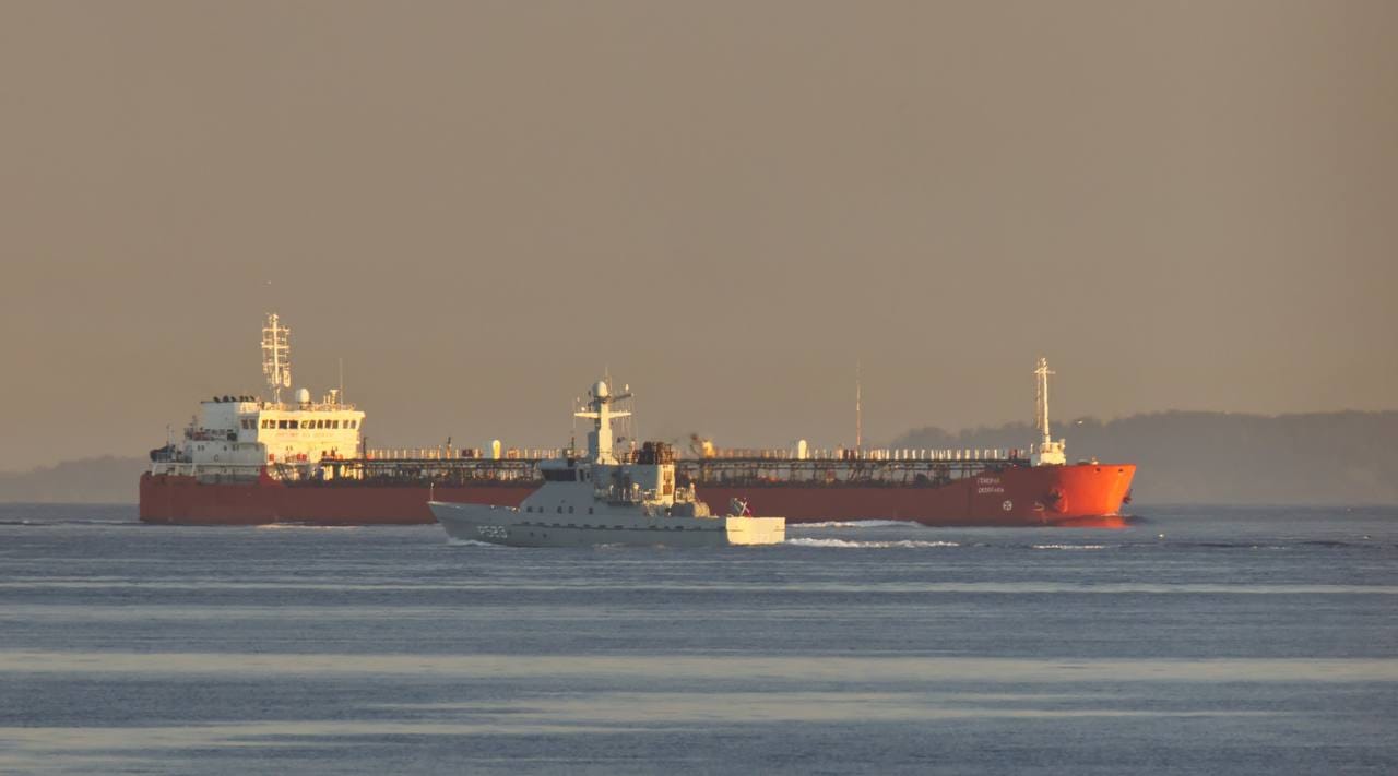 Russian Navy corvette escorts MoD-owned ships through Baltic and English Channel towards the Mediterranean