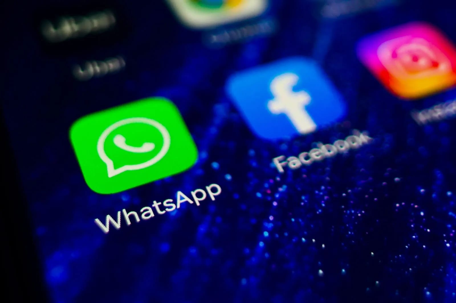 Власти США расследуют заявления о доступе Meta к перепискам в WhatsApp — Bloomberg