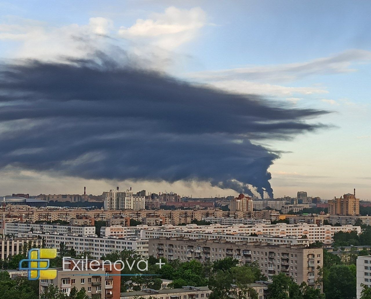 Фото: последствия атаки беспилотников на нефтехранилище в Санкт-Петербурге в первый день ПМЭФ, июнь 2026 года