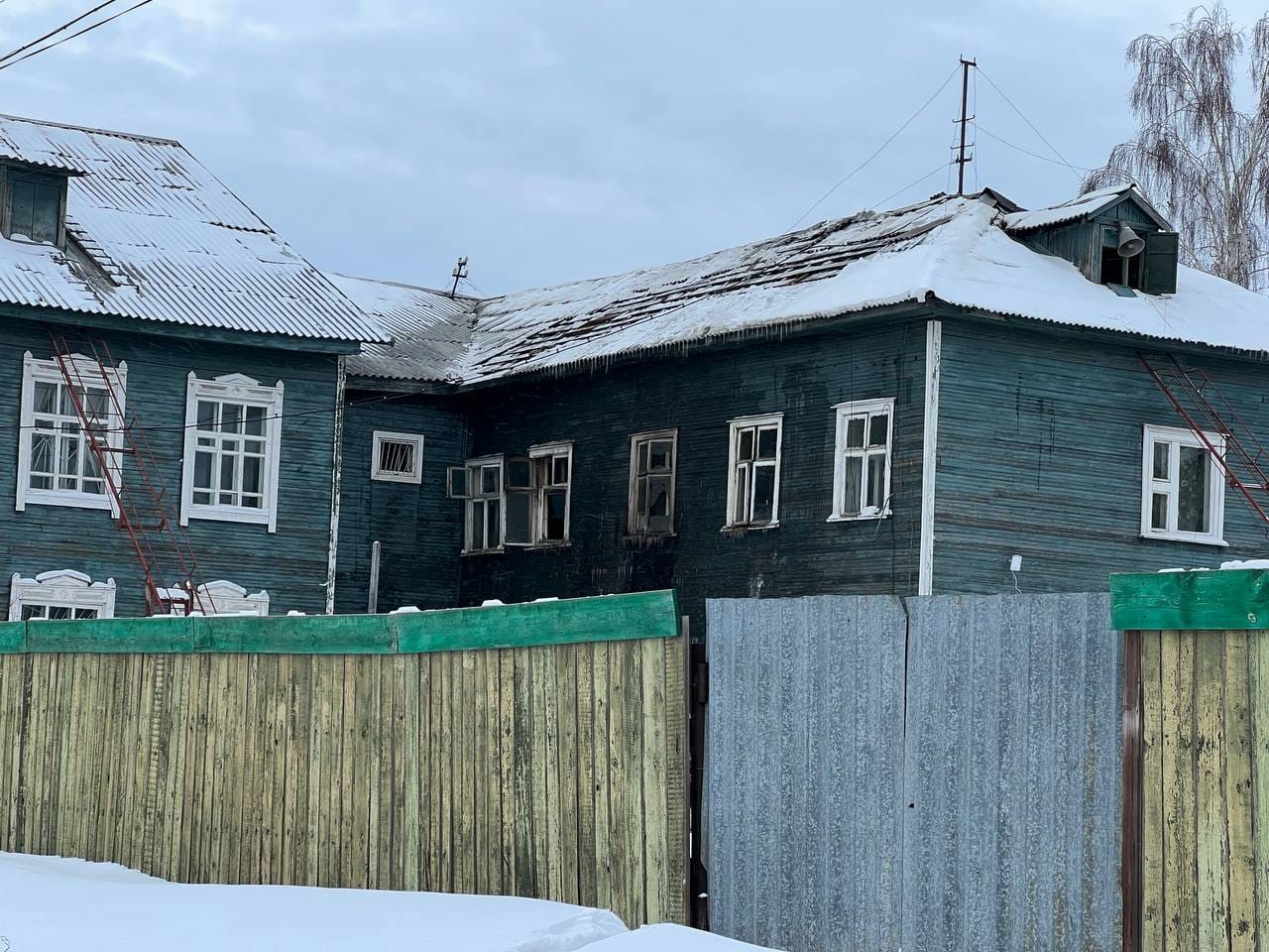 По подозрению в поджоге военкомата в Братске задержали сотрудника провластной телекомпании, хотя полиция отрицала, что это был поджог