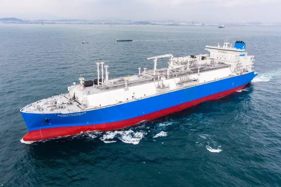 Russia installs heavy machine guns on “shadow fleet” vessel for the first time, Dossier Center reports